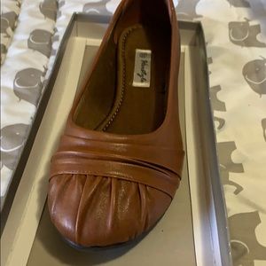 Women’s size 10 flats